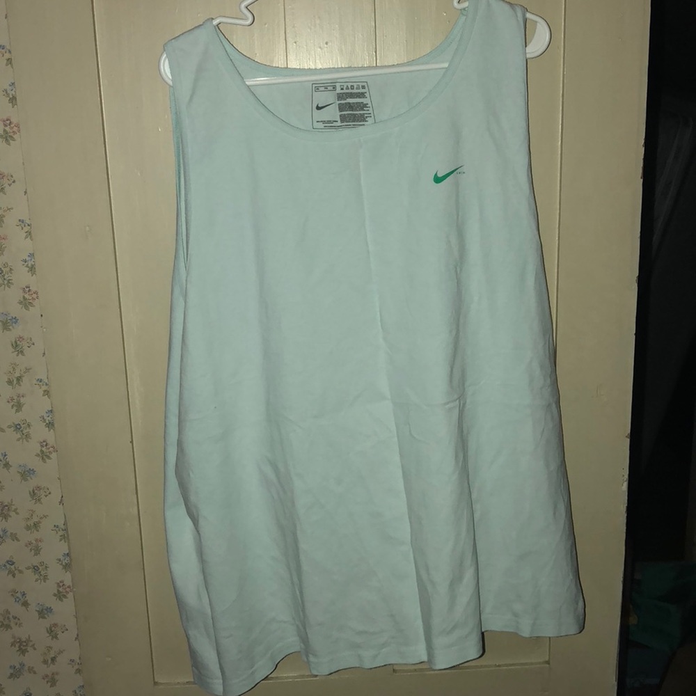 Never worn men’s Nike tank